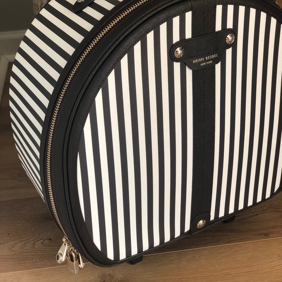 Henri Bendel Centennial Wheelie NWT - Picture 4 of 8